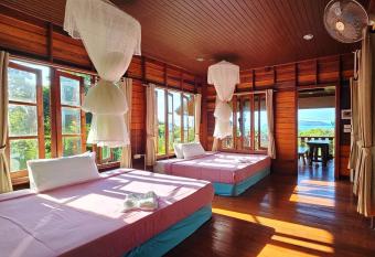 Koh Phaluay Eco Resort has Balcony rooms