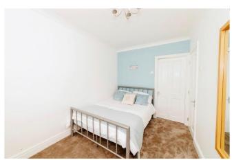 Jemerdale House, Wardle Terrace, Crawcrook, Ryton. allows 18 year olds to book a room