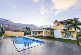 SaffronStays Lakehouse Springs, Nashik - lakefront luxury villa with chic interiors and panoramic mountain views has Balcony rooms