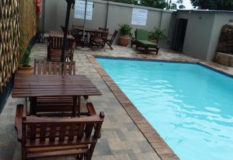 Room in Lodge - Welcoming 1 Bedroom With King Size Bed,pool, Wifi has Balcony rooms