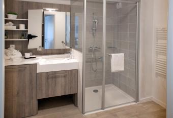 DOMITYS LA CALYPSO allows 18 year olds to book a room