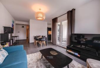 Le 305 - T3 with garage and beautiful terrace has Balcony rooms