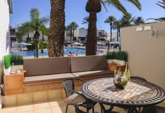 Casa Lola has Balcony rooms