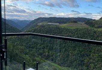 Duplex Altos do 14 has rooms with a private hot tub