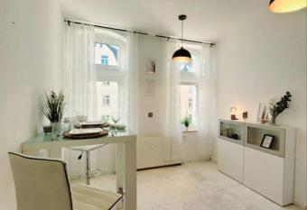 Gem  tliches helles Appartement allows 18 year olds to book a room