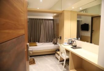 Maple Inn has Smoking rooms