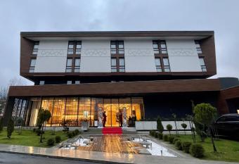 Lipa Hotel allows 18 year olds to book a room