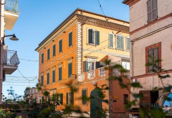 Villa Ricci Dimora delle Arti e dei Mestieri has Balcony rooms