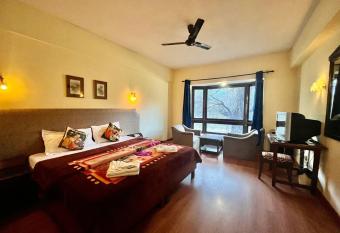 Sagar Resort - A Luxury Stay , Manali has rooms with a private hot tub