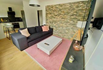 Appartement T2 allows 18 year olds to book a room