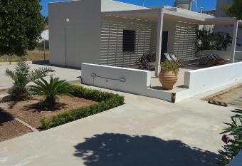 small villa by the sea has Balcony rooms