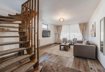 Cazare Zorilor allows 18 year olds to book a room