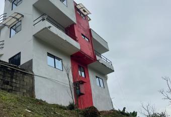 La G  mez has rooms with a private hot tub