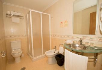 Aparthotel Arenteiro allows 18 year olds to book a room