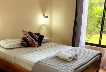 Miniapartamento el Guanacaste, cerca Tamarindo allows 18 year olds to book a room