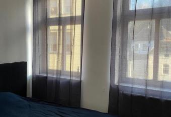 Monteurszimmer allows 18 year olds to book a room