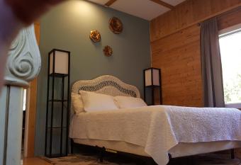 Hidden Gem B&B has Balcony rooms