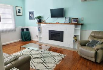 Coco s Cottage allows 18 year olds to book a room