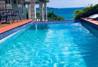 Seaview, Sunset and Private Pool - Villa Bonaire allows 18 year olds to book a room