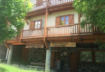 Apartamentos La Solana has Balcony rooms