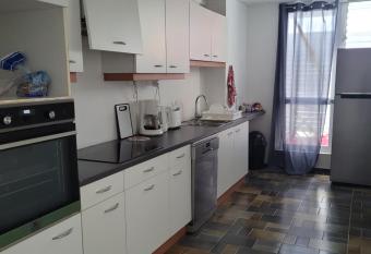 Le 9  me   tage du bonheur allows 18 year olds to book a room