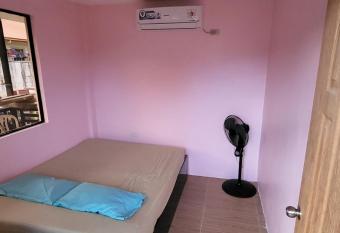 24/7 Guest House has Balcony rooms