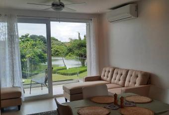 Experimente m  stico en este apartamento incre  ble con vista al lago has Balcony rooms