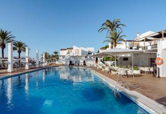 AluaSun Lago Park has Balcony rooms