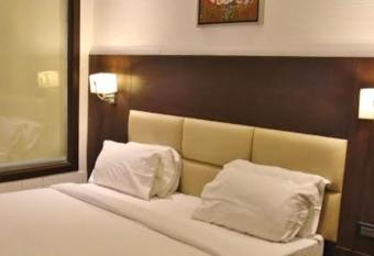 Hotel namo allows 18 year olds to book a room