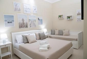 B & B INFINITY has Balcony rooms