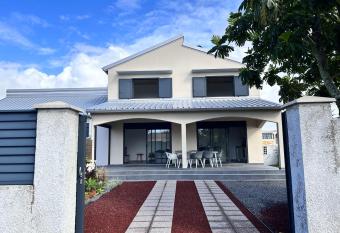 Arbre    pain allows 18 year olds to book a room