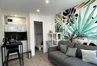 Studio    Gentilly allows 18 year olds to book a room