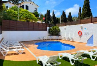 Hotel Turissa allows 18 year olds to book a room