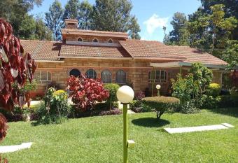 Greton Holiday Villa has Balcony rooms