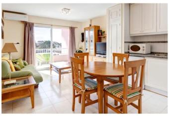 Los Jasminez has Balcony rooms