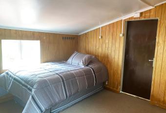 Puerto Hostel allows 18 year olds to book a room