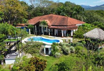 Villa Martina Palmgarden allows 18 year olds to book a room