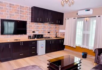 1 Bedroom Penthouse allows 18 year olds to book a room