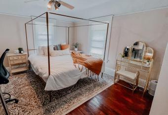 Beautiful home close to downtown, airport allows 18 year olds to book a room