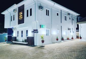 The 401 hotel and suites allows 18 year olds to book a room