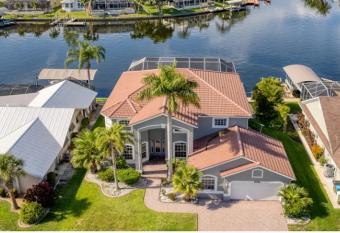 VILLA ROSEGARDEN has Balcony rooms