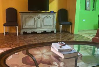 Great Surbiton Apartment near New Kingston close to Devon House has Balcony rooms