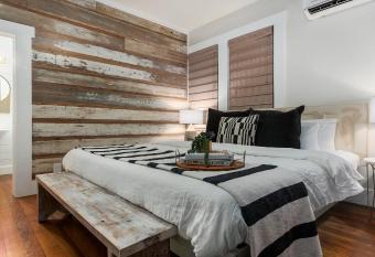 The Downtown Studio 2 private hot tub has rooms with a private hot tub