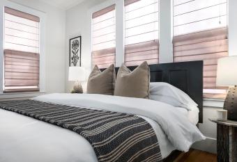 The Downtown Studio 3 private hot tub allows 18 year olds to book a room