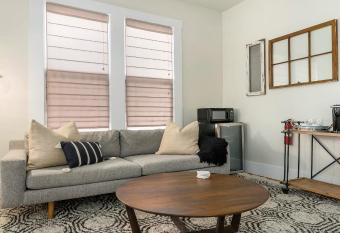 The Downtown Studio 1 private hot tub has rooms with a private hot tub