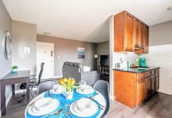 Stunning 2BR Apt w King Bed in PRIME Location allows 18 year olds to book a room