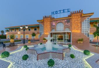 Hotel Torre De Los Guzmanes has Balcony rooms