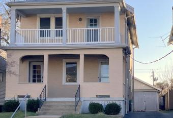 Hunter #1 Private One Bed near Xavier & Downtown has Balcony rooms