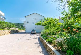 Apartments Biserka G has Balcony rooms