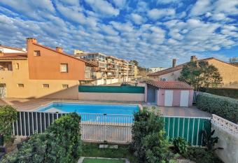 Appartement avec piscine bord de mer has Balcony rooms